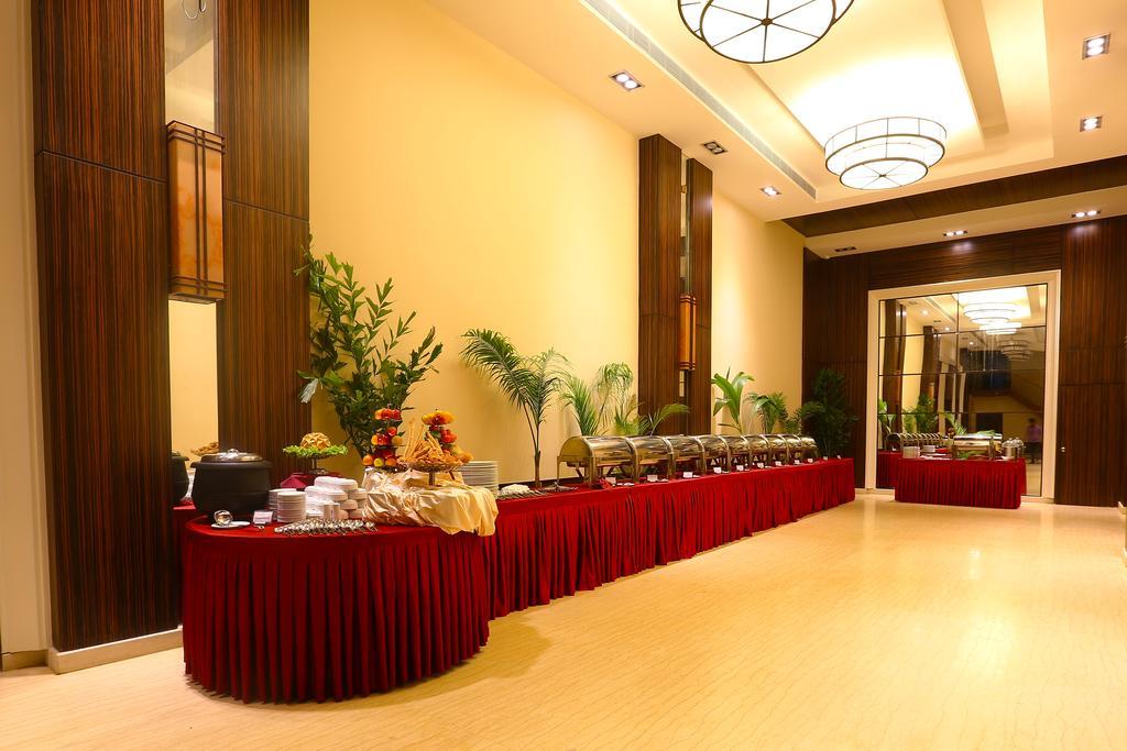 Grand Serenaa Hotel & Resorts, Auroville Bagian luar foto