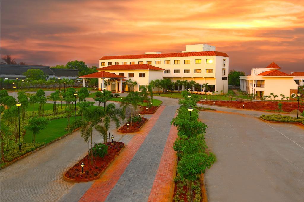 Grand Serenaa Hotel & Resorts, Auroville Bagian luar foto