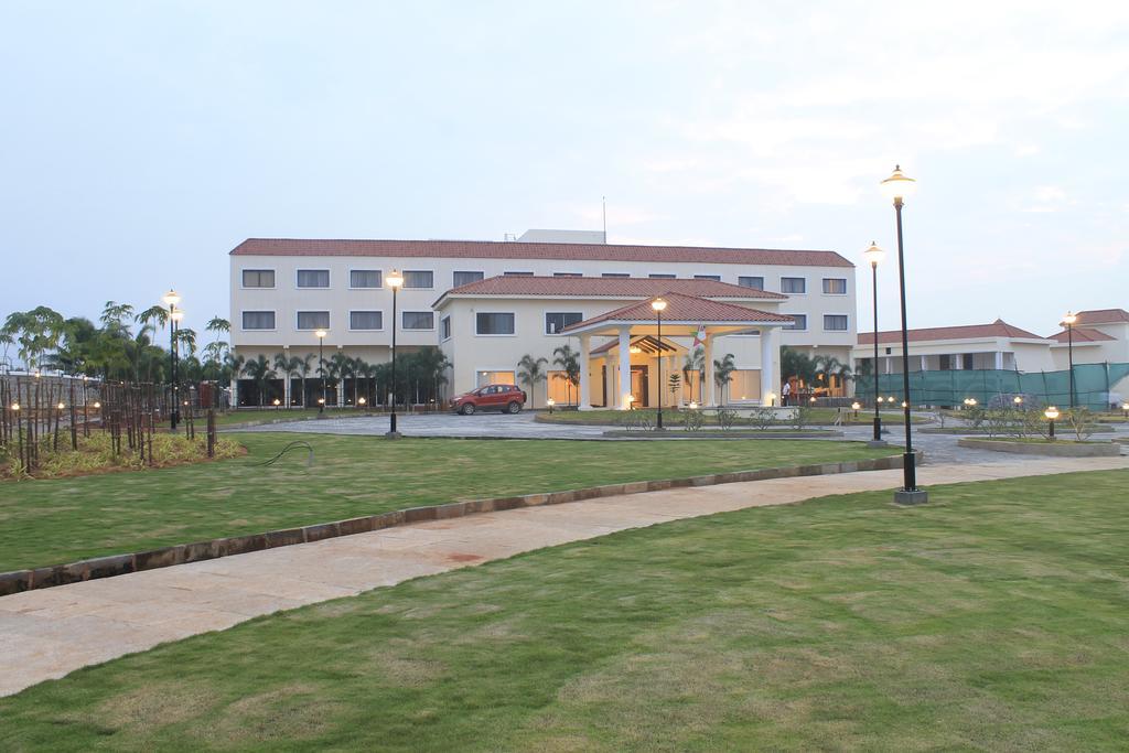 Grand Serenaa Hotel & Resorts, Auroville Bagian luar foto