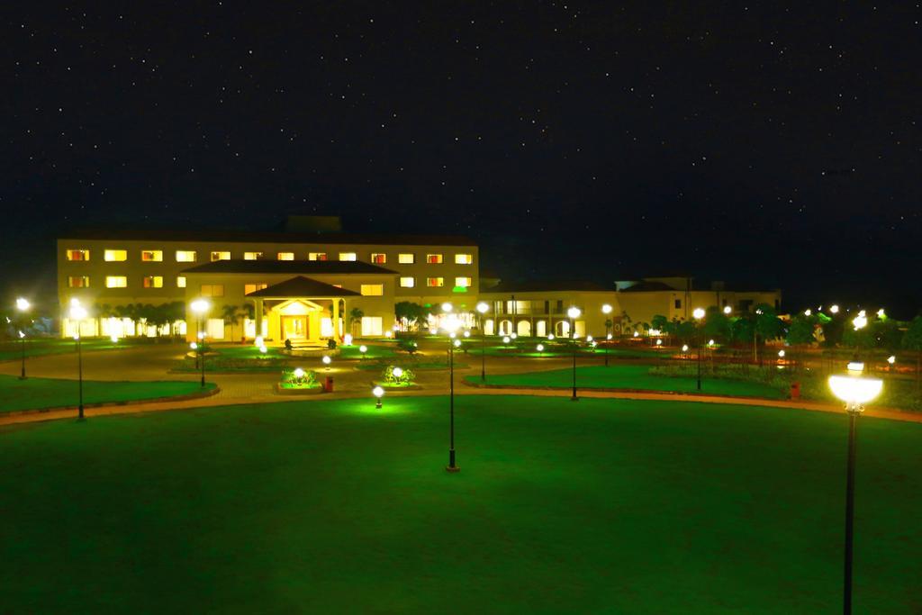 Grand Serenaa Hotel & Resorts, Auroville Bagian luar foto