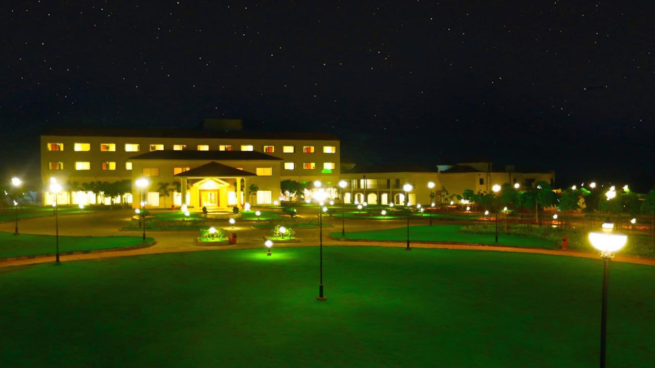 Grand Serenaa Hotel & Resorts, Auroville Bagian luar foto