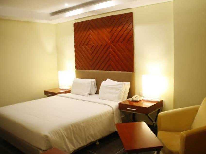 Grand Serenaa Hotel & Resorts, Auroville Bagian luar foto